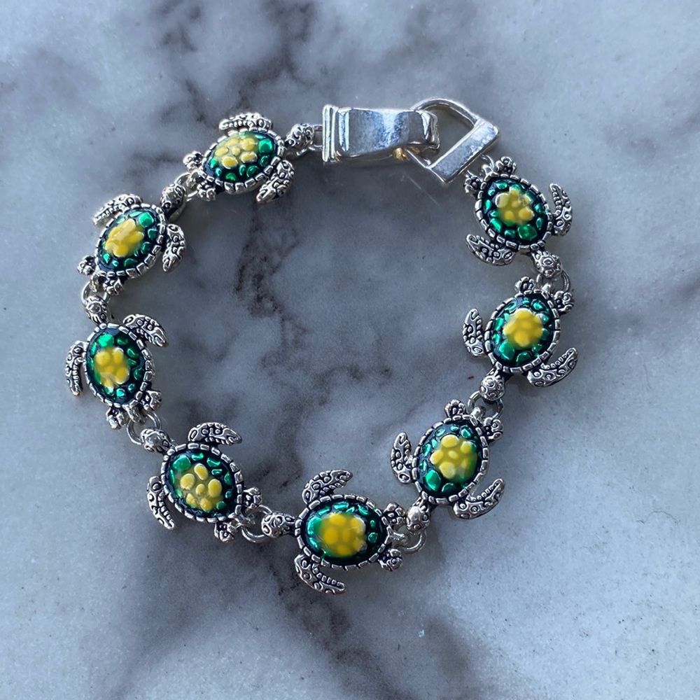 NEW Silver and green/yellow turtles bracelet